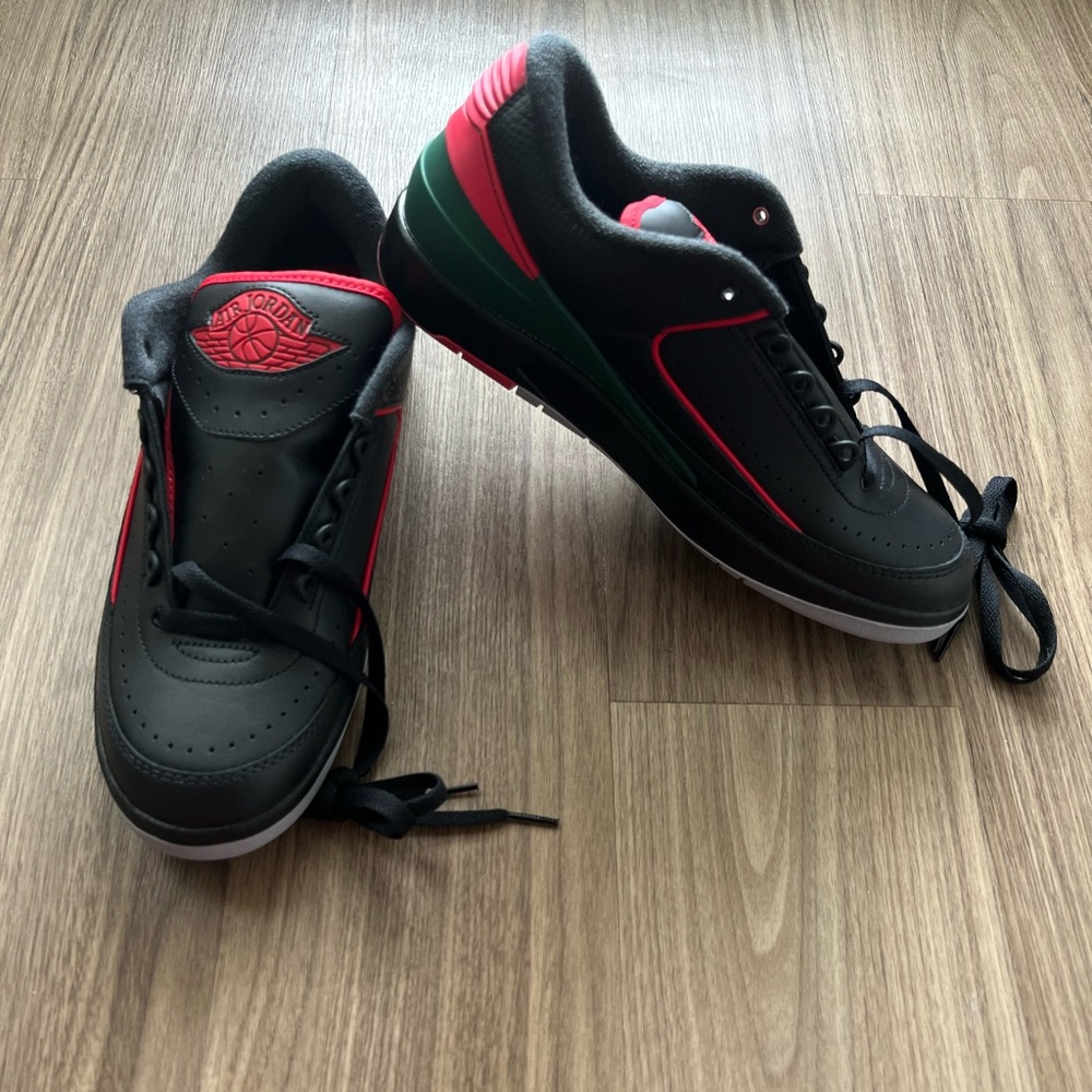 Air Jordan 2 Retro Low Christmas Black Green Red Men’s Size 9 Sneakers